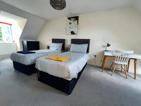 Entire 4 Bed Townhouse House in Exeter