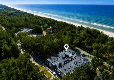 Restaurant/places to eat, Restaurant/places to eat, Bird's eye view, Bowling, Bowling, Beach, Beach, Evening entertainment, Sea view