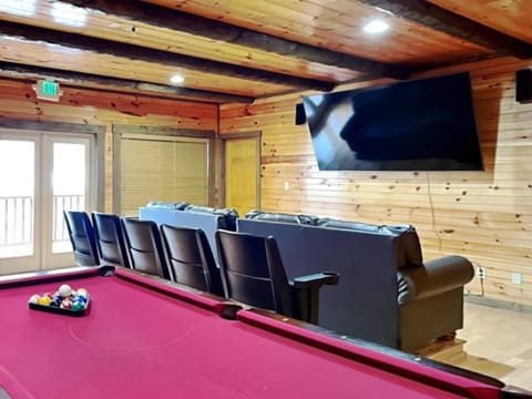 Pine Tree Lodge House in Swain County