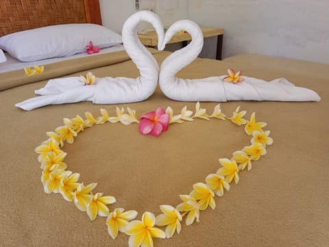 Bed, Photo of the whole room, towels