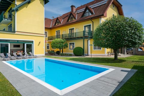Property building, Day, Garden, Spa and wellness centre/facilities, Garden view, Pool view, Swimming pool, sunbed