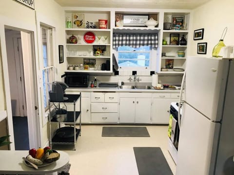 Historic House - Two units in one large home. House in Santa Rosa