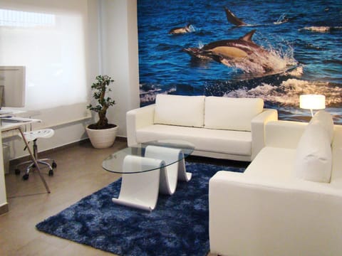 Communal lounge/ TV room