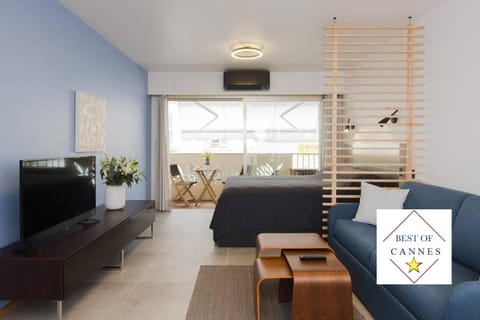 Communal lounge/ TV room, Photo of the whole room, Decorative detail, Certificate/Award