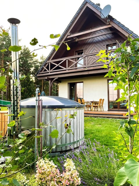 Property building, Patio, Day, Garden, Garden view