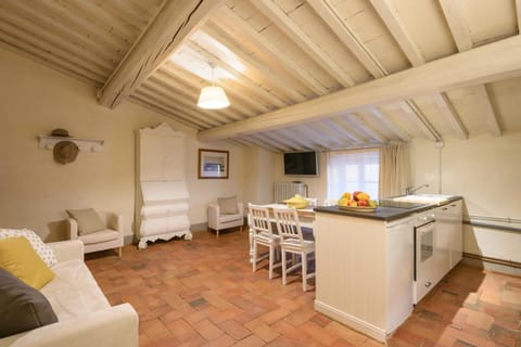 TV and multimedia, Kitchen or kitchenette, Living room, Dining area