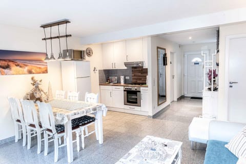 Living room, Dining area, kitchen