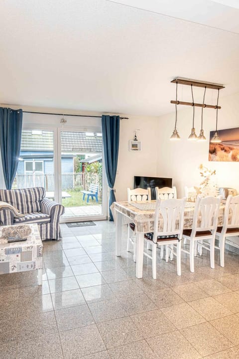 View (from property/room), Living room, Dining area