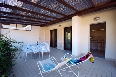 Facade/entrance, Balcony/Terrace