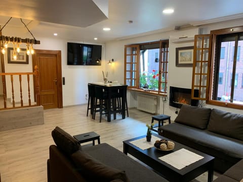Lounge or bar, Seating area