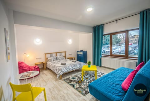 Bed, Living room, Photo of the whole room, Seating area, Bedroom