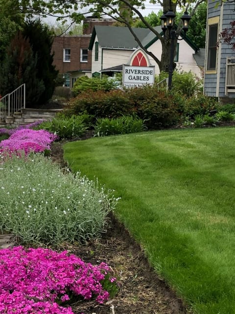 Garden, Quiet street view