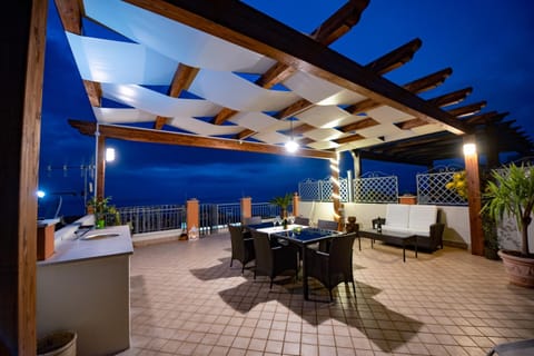 Patio, BBQ facilities, Balcony/Terrace