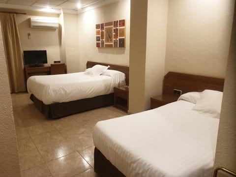 Hostal Moreno Bed and Breakfast in Valencia