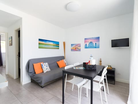 TV and multimedia, Living room, Dining area, Pool view, locker