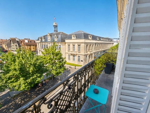 Balcony/Terrace, City view
