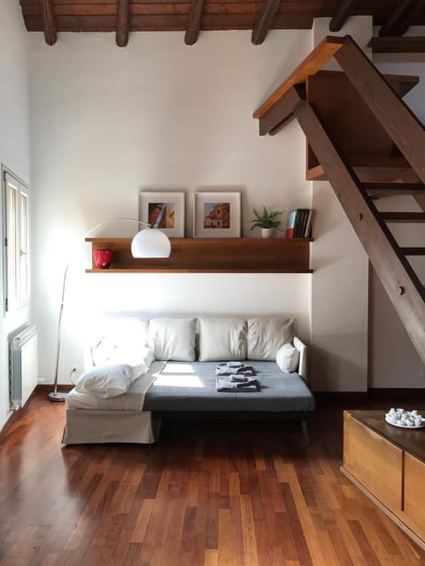 Bed, Living room