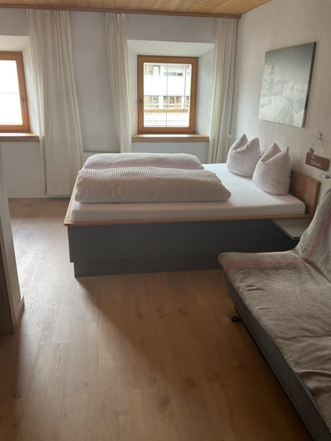 Landgasthof Dorfstadl Inn in Salzburgerland