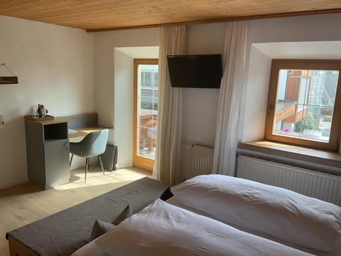 Landgasthof Dorfstadl Inn in Salzburgerland