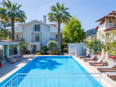 Property building, Day, Garden, Pool view, Swimming pool, sunbed