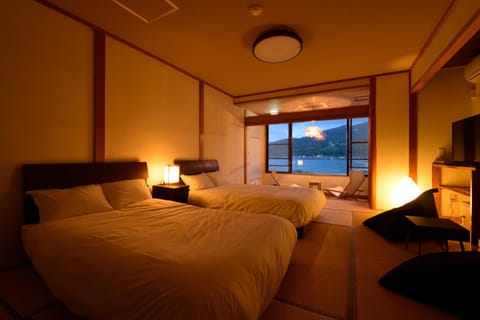 Bed, Night, Photo of the whole room, Bedroom