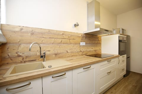 Summer, Coffee/tea facilities, Kitchen or kitchenette, City view, City view