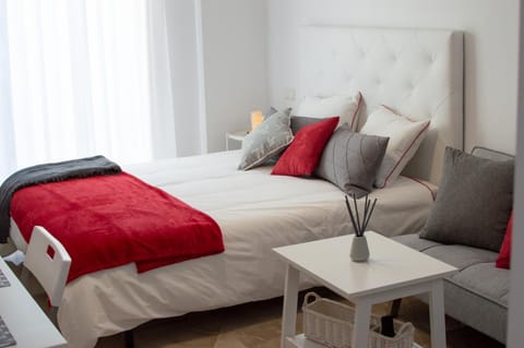 Bed, Coffee/tea facilities, Photo of the whole room, Bedroom