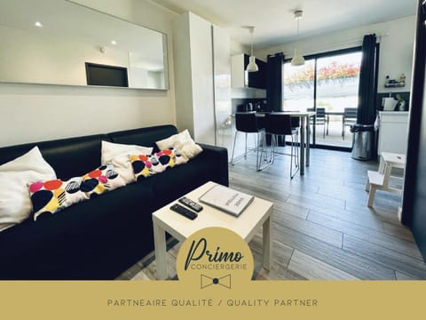 TV and multimedia, Living room, Seating area, Dining area, Text overlay