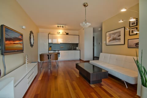 TV and multimedia, Kitchen or kitchenette, Living room, Dining area