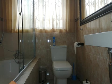 Shower, Toilet, Bathroom, Bath