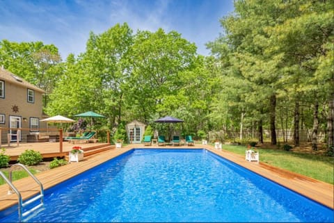 Property building, Day, Garden view, Pool view, Swimming pool, sunbed