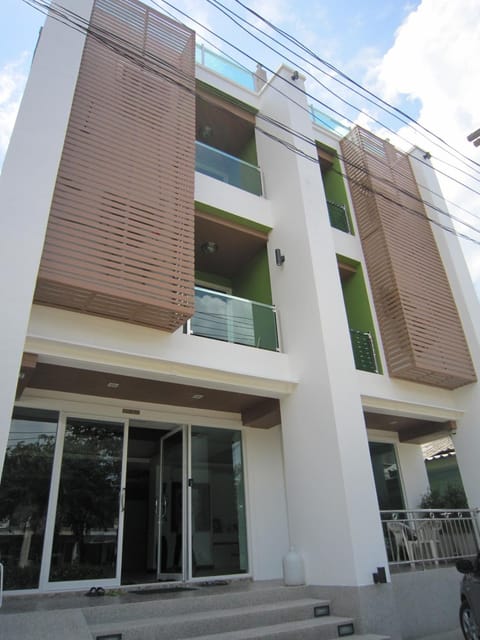 White Cat Hotel Hotel in Khuekkhak