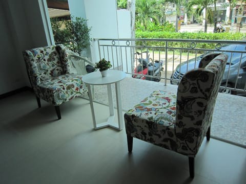 White Cat Hotel Hotel in Khuekkhak