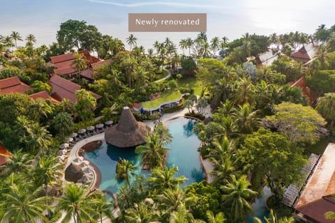 Property building, Natural landscape, Bird's eye view, Garden, View (from property/room), Sea view, Swimming pool