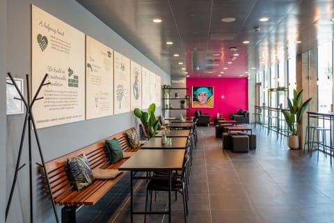 Lobby or reception, Seating area, internet