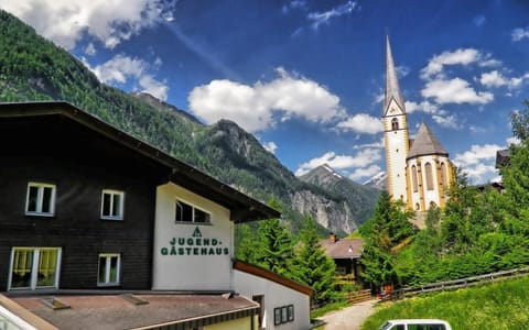 Property building, Nearby landmark, Neighbourhood