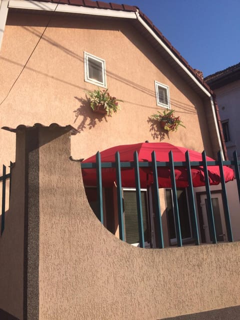 Pensiunea Everest Bed and Breakfast in Craiova