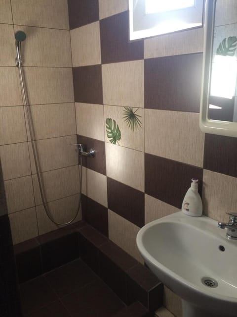 Pensiunea Everest Bed and Breakfast in Craiova