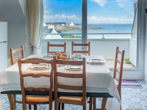 Duplex 5 pièces avec balcon à 30m de la plage - 7 couchages, acceptant animaux, wifi et parking - FR-1-349-114 Apartment in Ploemeur