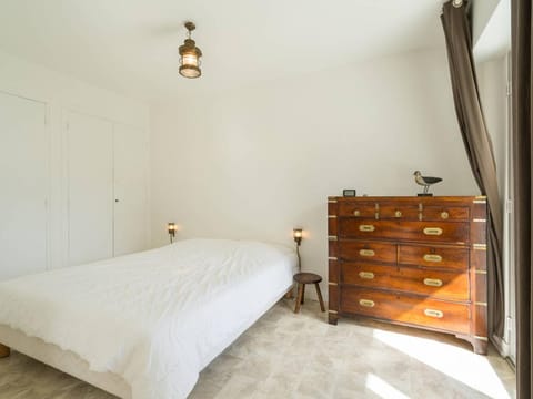 Carnac - Appart 3 pièces + coin couchage, 78m², accès direct plage, animaux admis, parking couvert - FR-1-477-88 Apartment in Carnac