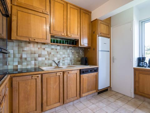 Carnac - Appart 3 pièces + coin couchage, 78m², accès direct plage, animaux admis, parking couvert - FR-1-477-88 Apartment in Carnac