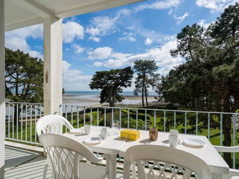 Carnac - Appart 3 pièces + coin couchage, 78m², accès direct plage, animaux admis, parking couvert - FR-1-477-88 Apartment in Carnac