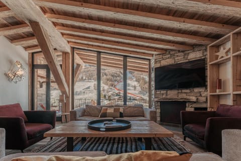 Living room, City view, Mountain view