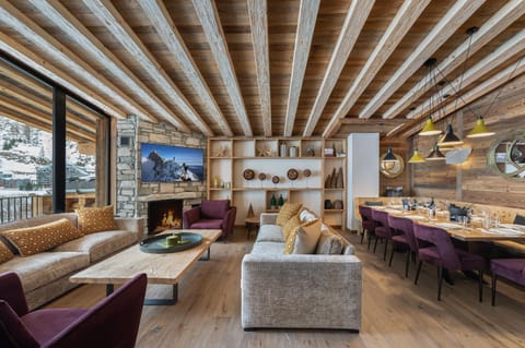 Living room, Dining area