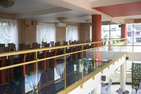 Restaurant/places to eat, Banquet/Function facilities