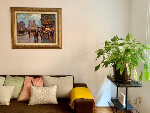 Living room, Decorative detail, Seating area