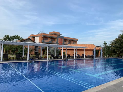Property building, Day, Pool view, Swimming pool, sunbed