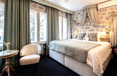 Bed, Decorative detail