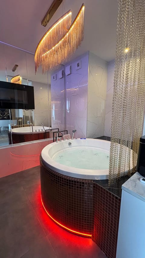 Hot Tub, Hot Tub