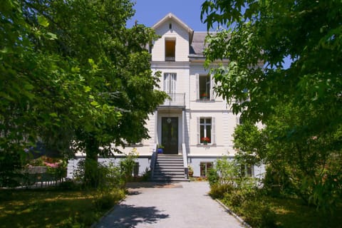 Nearby landmark, Garden